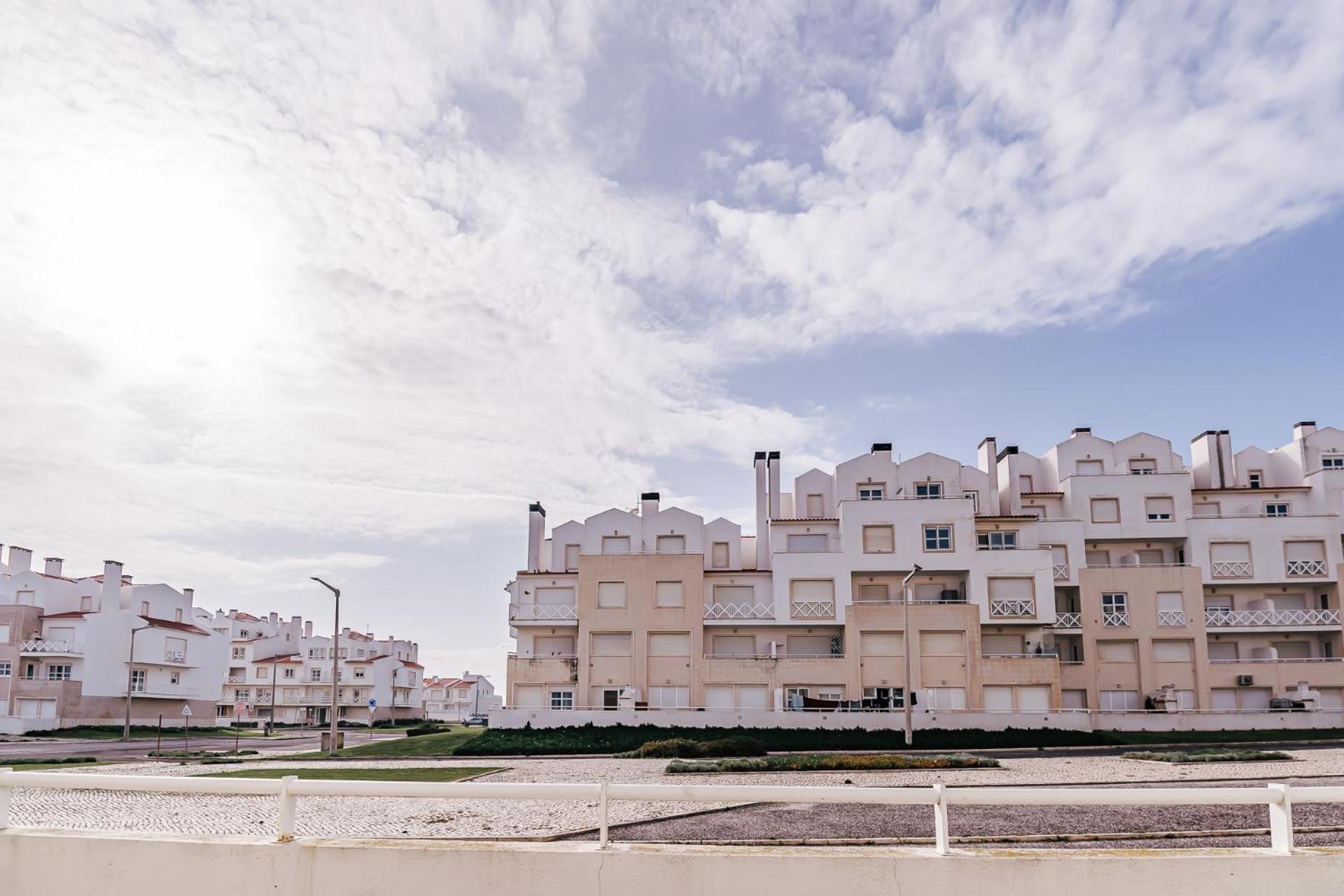 Front Apartment *