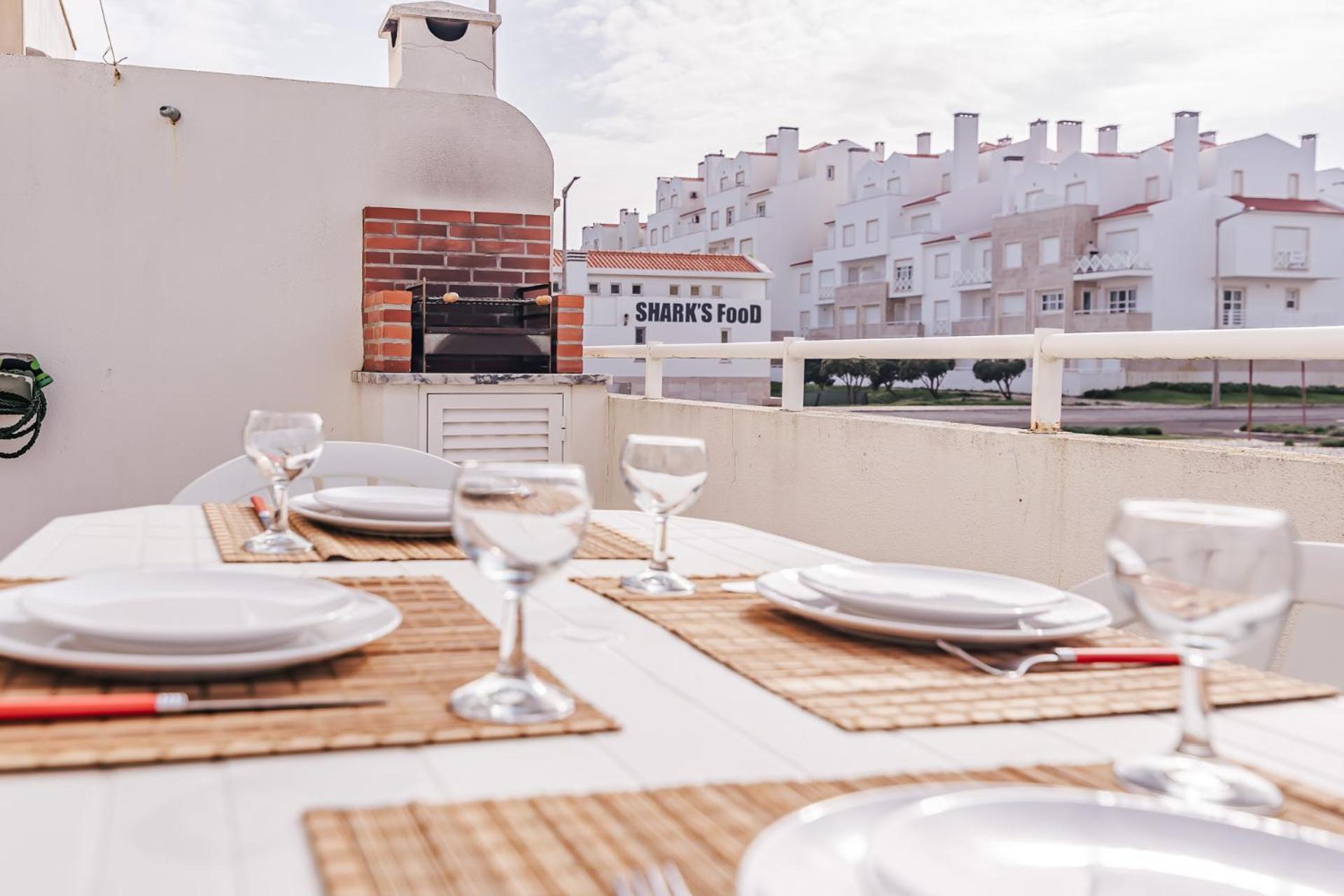 Front Apartment *